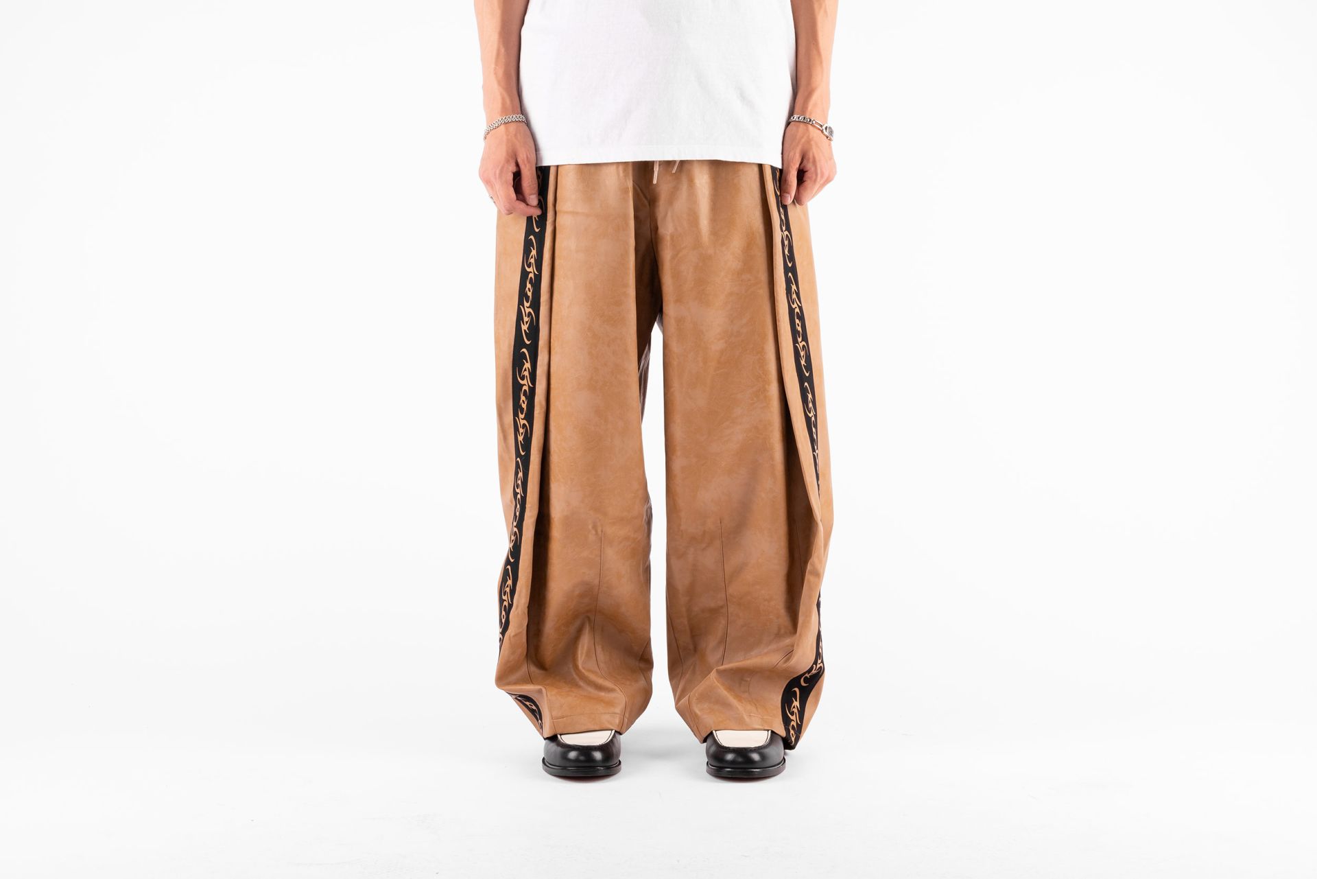 【AJO AJOBYAJO】24FW★ Asymmetric Washed Denim Pants AJOBYAJO Vegan Leather One Tuck Track Pants